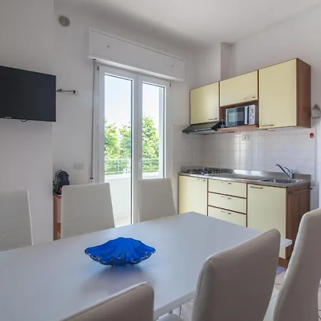 アパートホテル Saturnia 3*